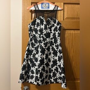 Black and white cocktail dress size 8 good condition